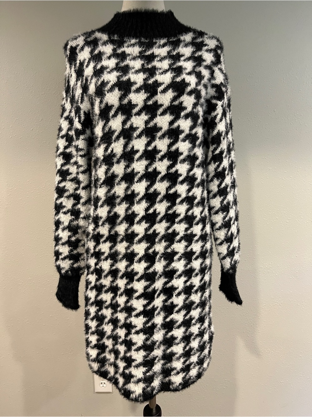 SO Black & White Houndstooth Knit long sleeves Sweater Dress size medium